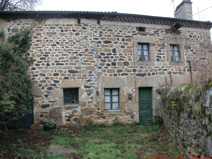 Ancienne ferme à rénover avec terrain : 47 000 €