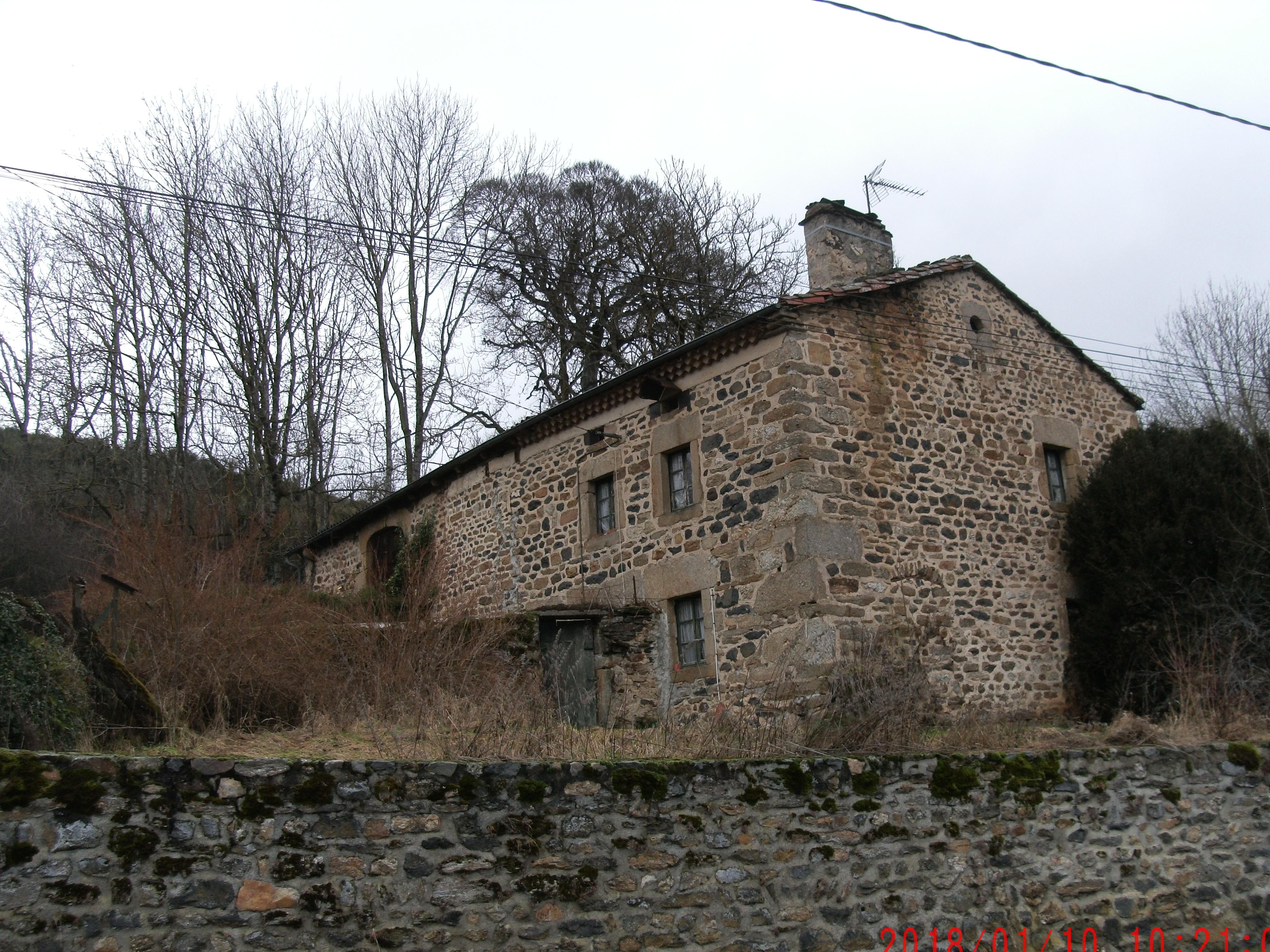 Ancienne ferme à rénover avec terrain : 47 000 €