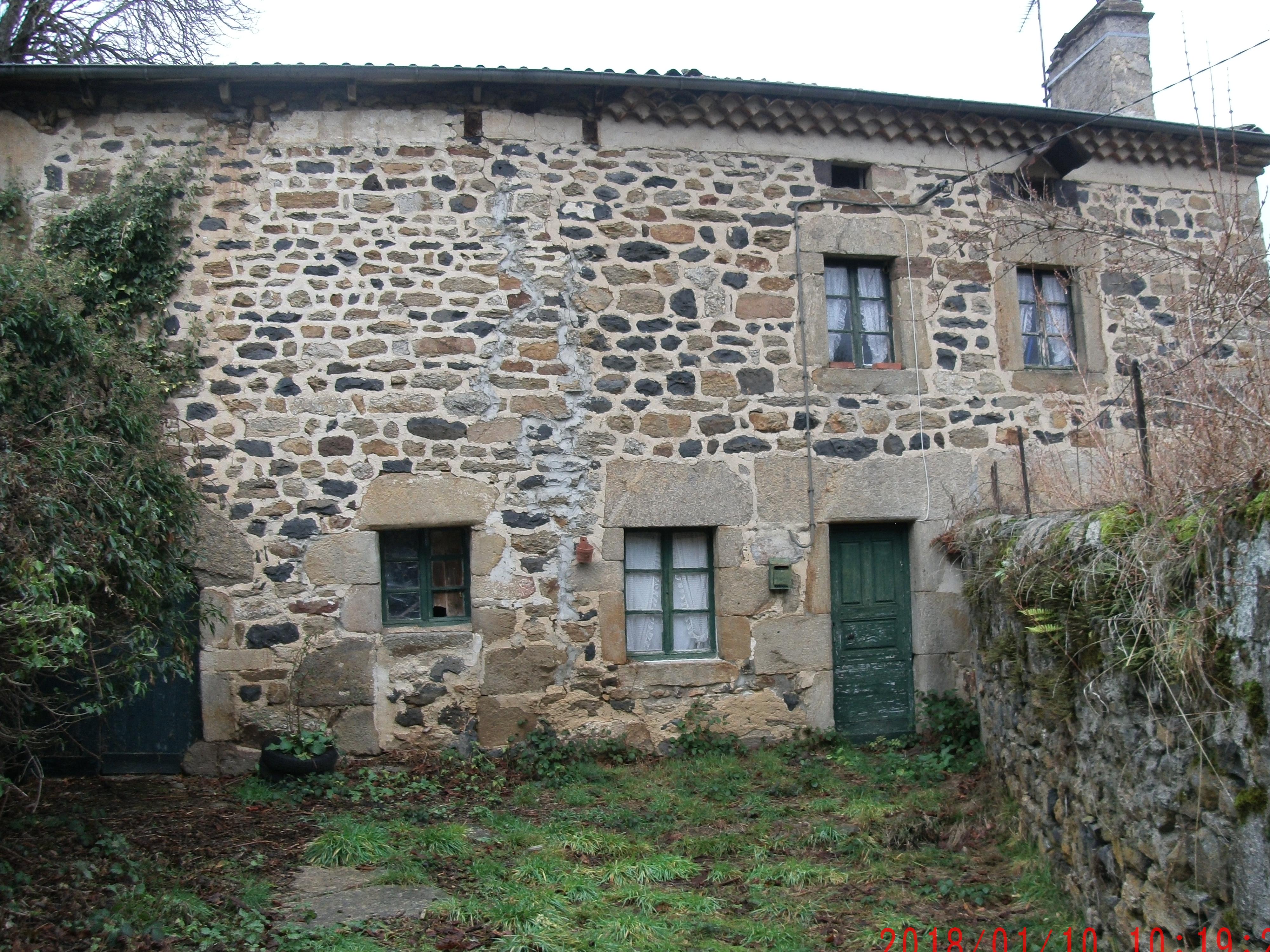 Ancienne ferme à rénover avec terrain : 47 000 €