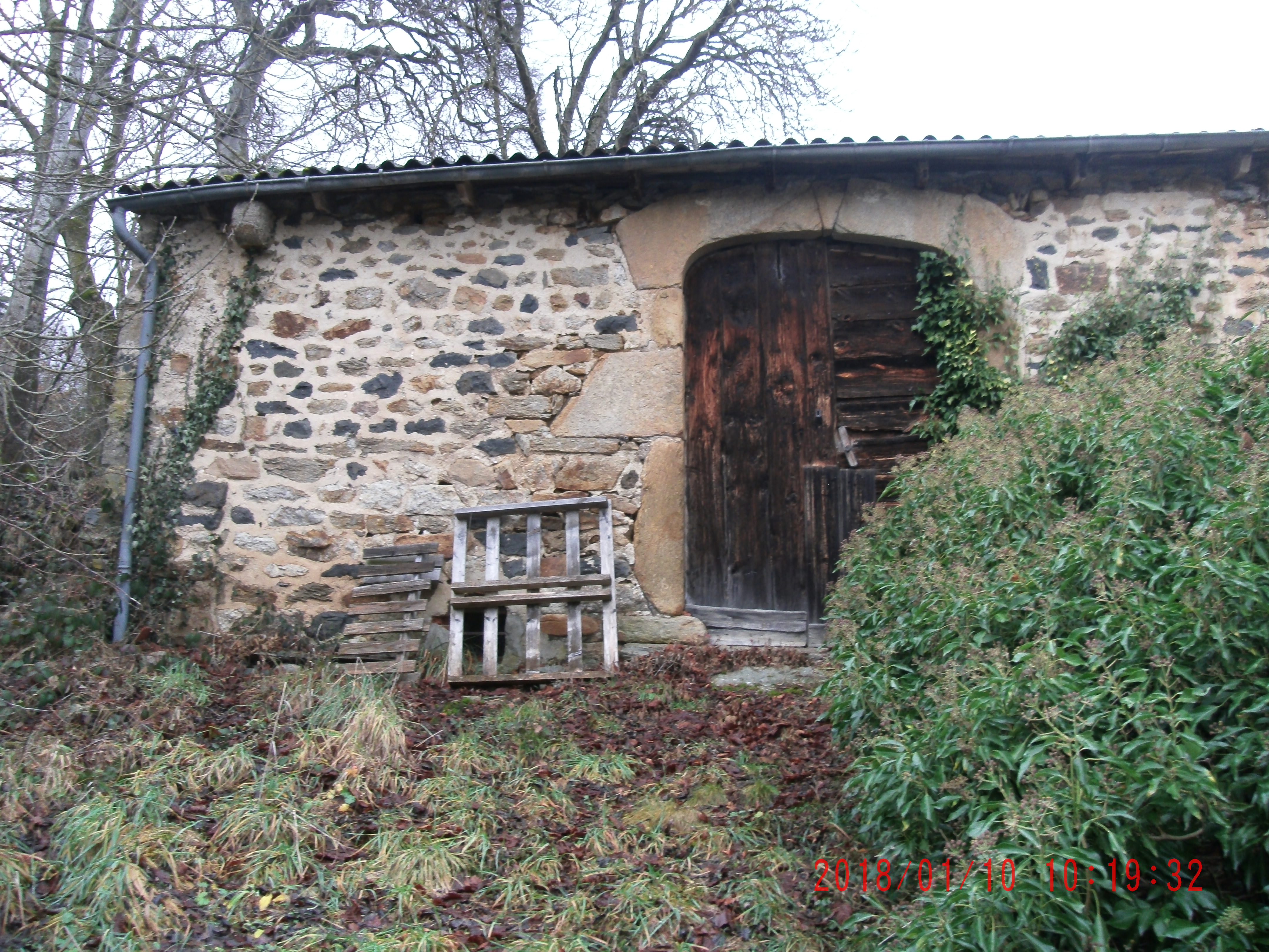 Ancienne ferme à rénover avec terrain : 47 000 €