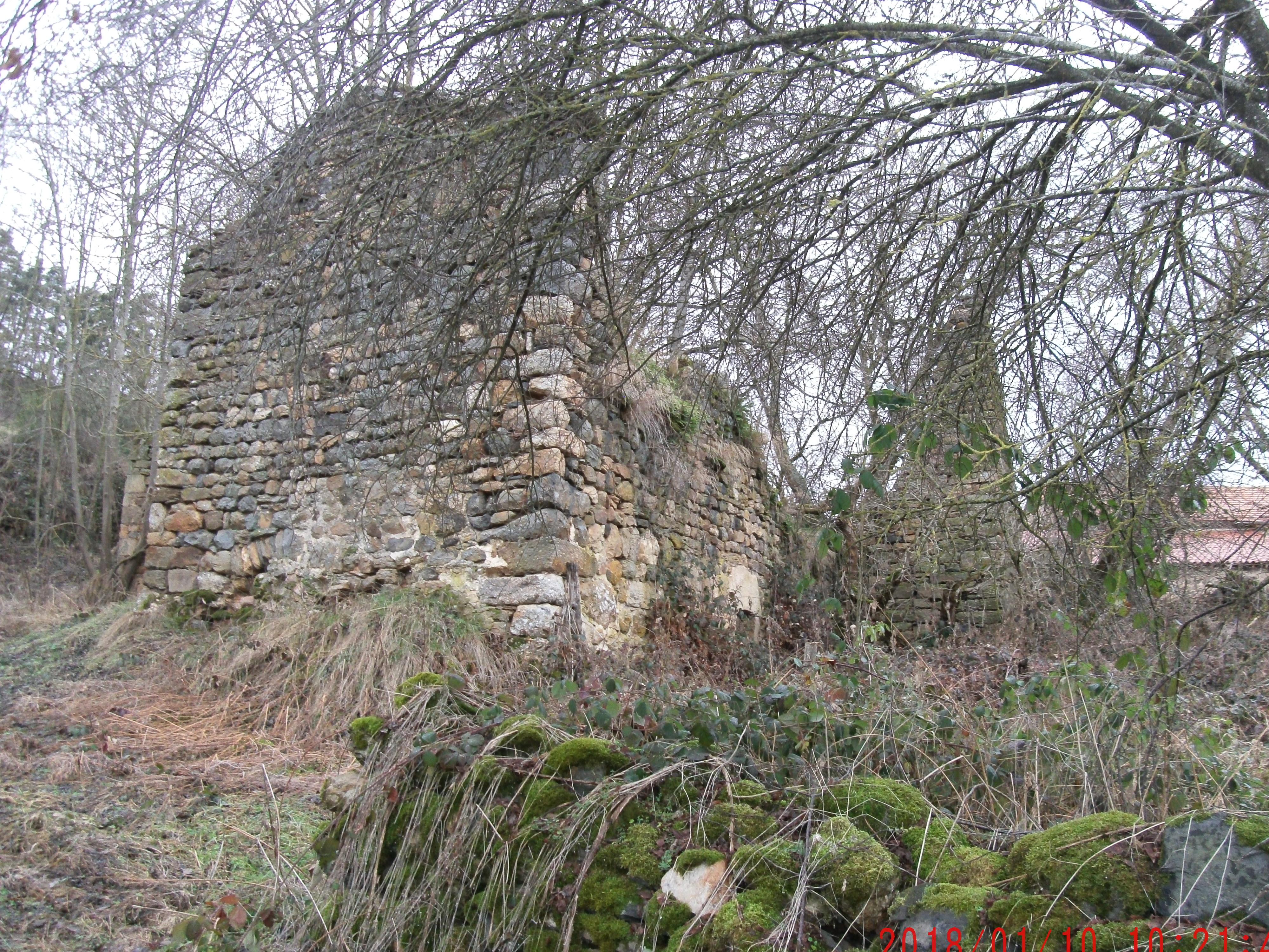 Ancienne ferme à rénover avec terrain : 47 000 €